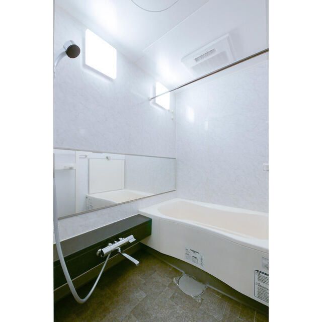 バス・シャワールーム　※別部屋参考写真