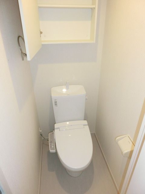 トイレ　洗浄機能付き便座