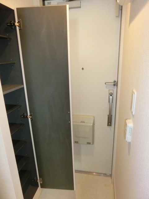 玄関　下駄箱付き玄関