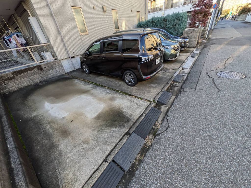駐車場　駐車場