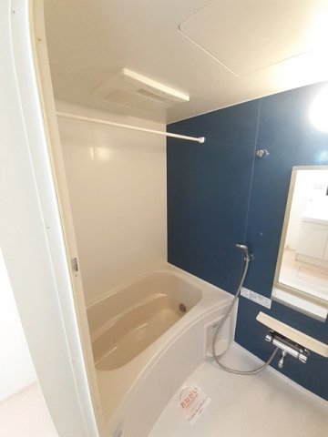 バス・シャワールーム　コンパクトで使いやすいお風呂です