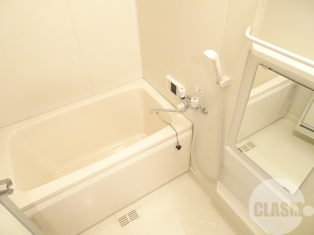 バス・シャワールーム　キレイにリフォームされています♪