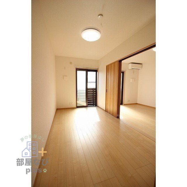 居室・リビング　※他号室写真です