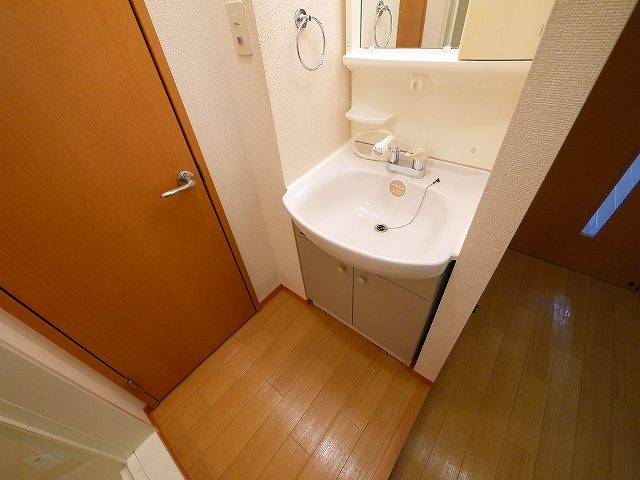 洗面設備　朝の身支度には欠かせない独立洗面化粧台