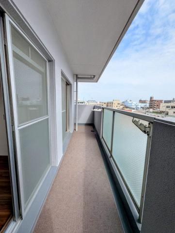 バルコニー　日当り良好の東向き