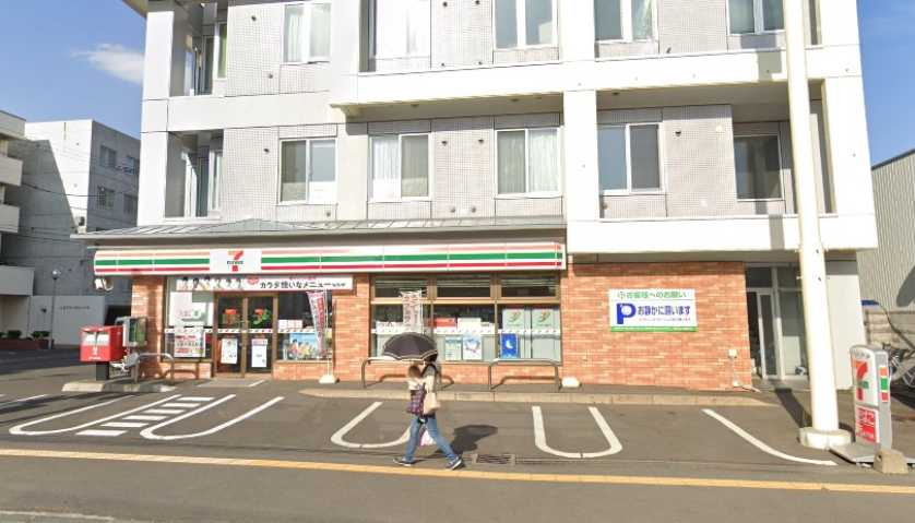 コンビニ　セブンイレブン（コンビニ）まで301m