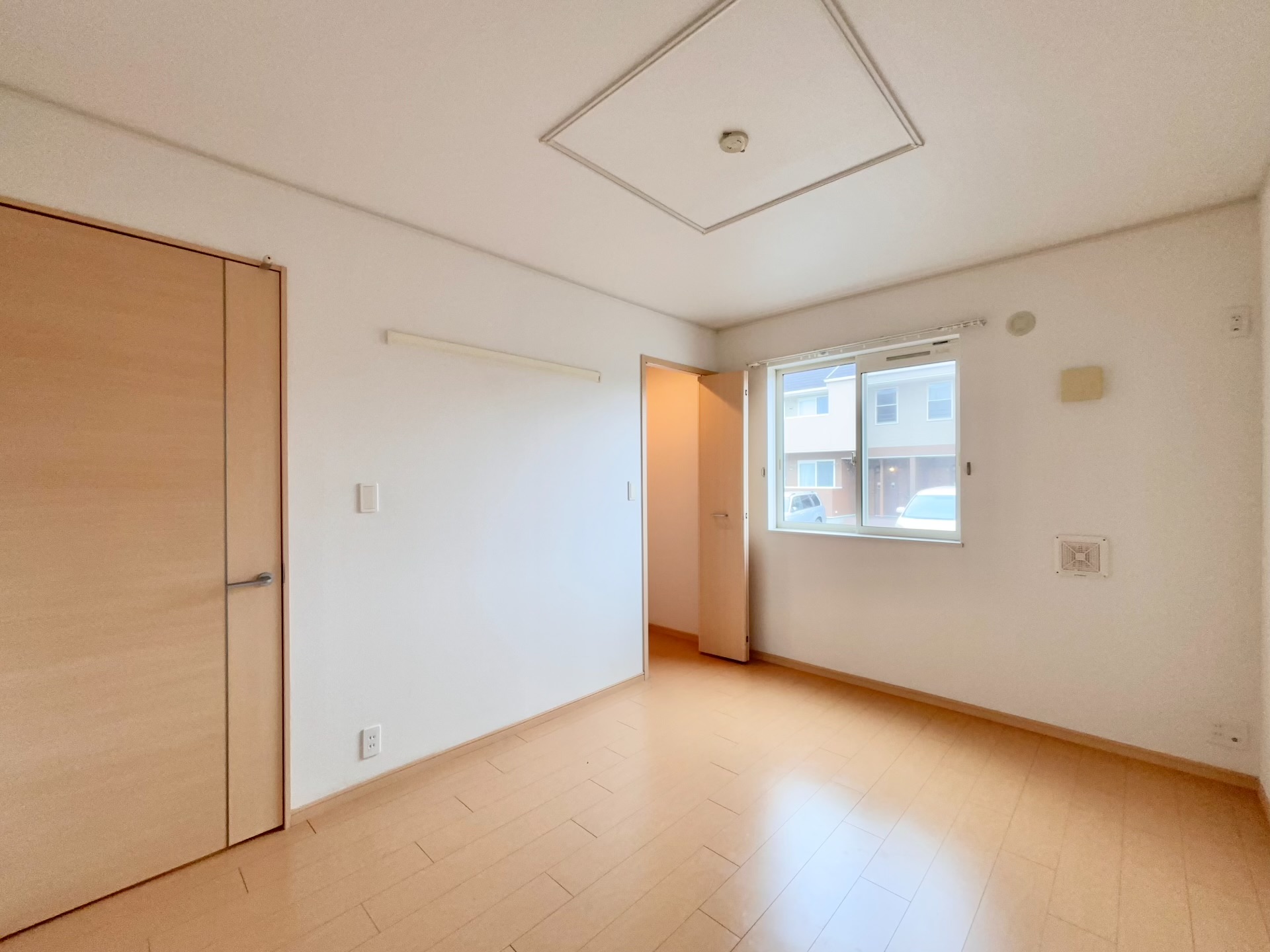 その他部屋・スペース　洋室部分・ウォークインクロゼットあり！日当たり良好です♪