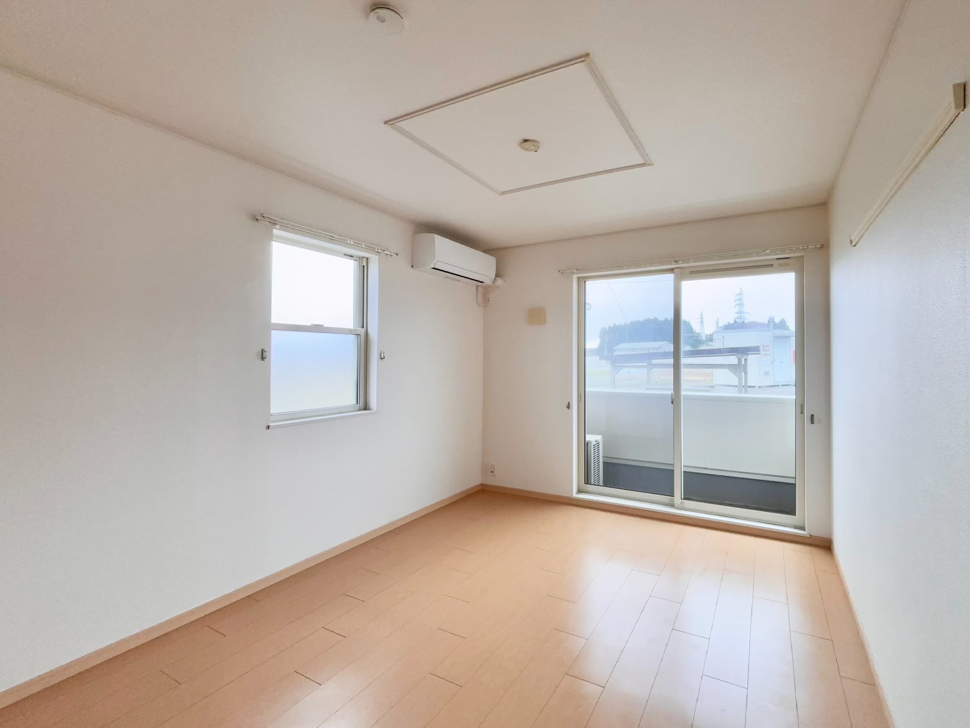 居室・リビング　リビング部分・日当たり良好です♪（同棟参考写真）