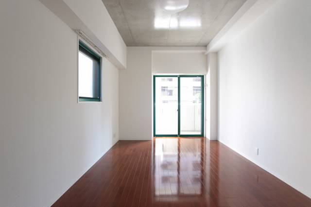 居室・リビング　明るく広々と圧迫感のない居室空間