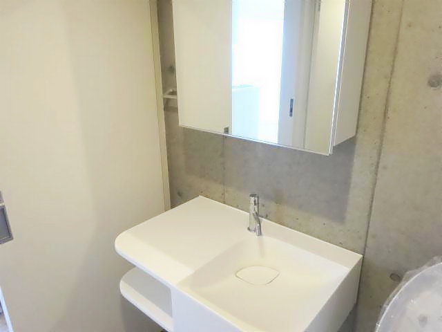 洗面設備　忙しい朝に大活躍の洗面台です。