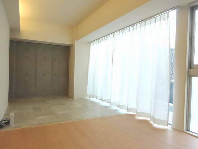 その他部屋・スペース　大きな窓が魅力的なお部屋です。