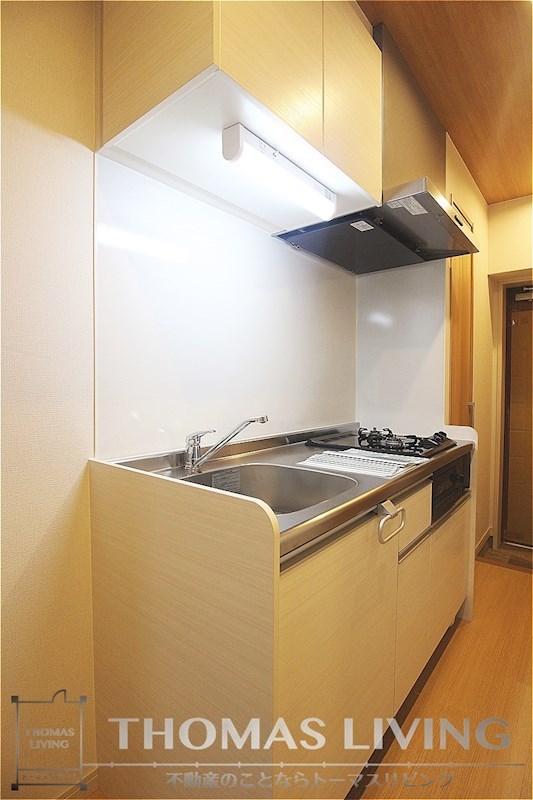 キッチン　ガスコンロ、ガスレンジ付きのシステムキッチンになっております