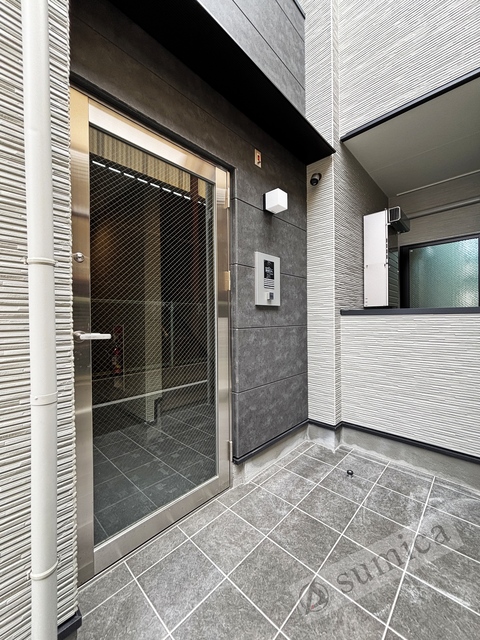 エントランス　オートロック・防犯カメラ完備