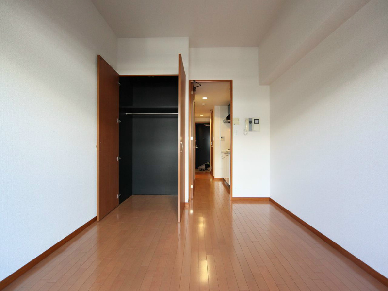 居室・リビング　洋室6.5帖　クローゼット付（収納充実してます）