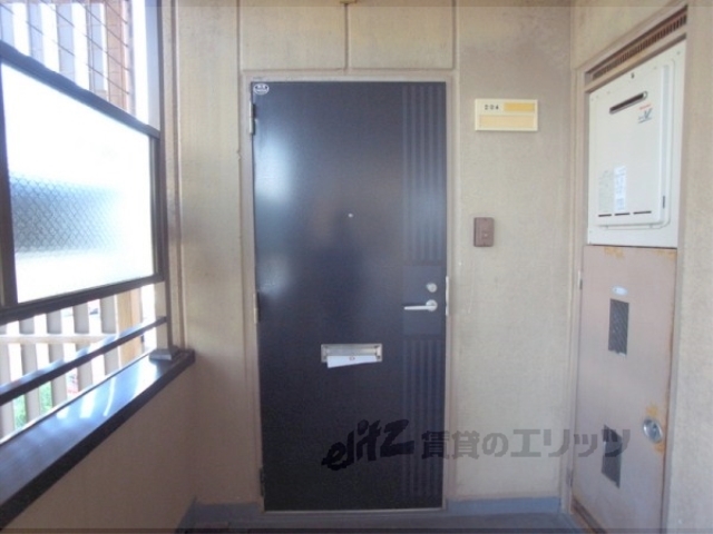 玄関　嬉しい角部屋です・