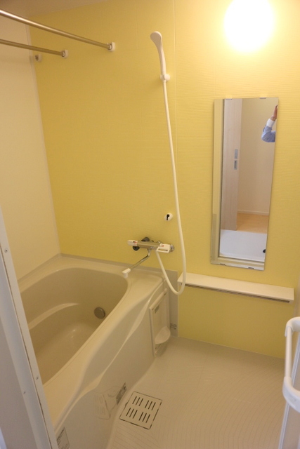 バス・シャワールーム　追焚・乾燥機付きのバスルーム