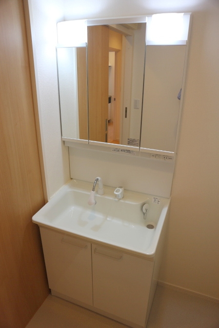 洗面設備　3面鏡・シャンプードレッサー