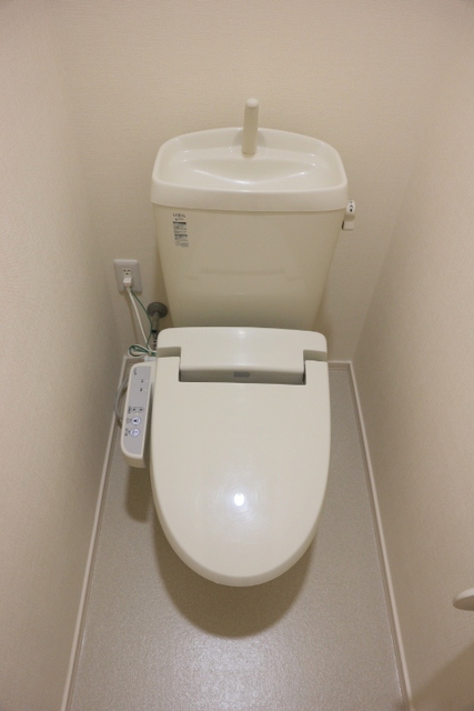 トイレ　温水洗浄便座