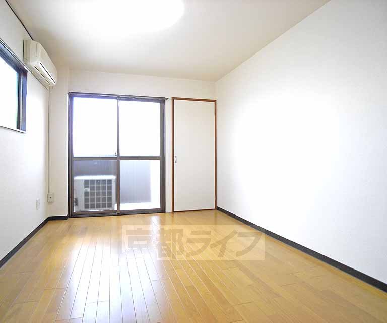 居室・リビング　広々とした洋室です。