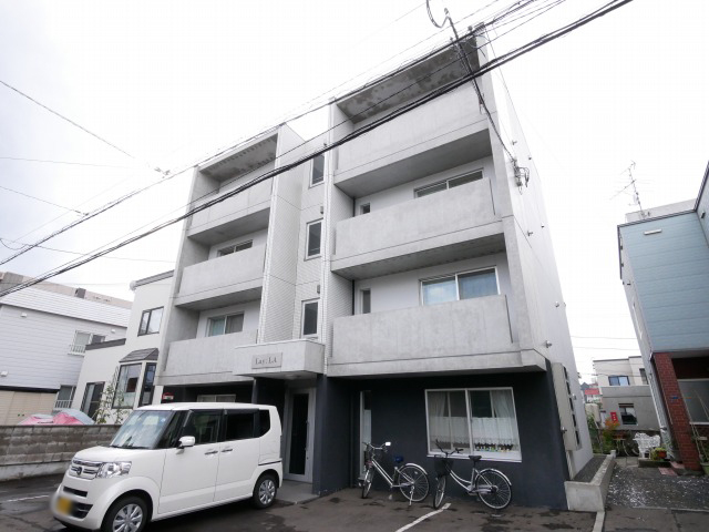 建物外観　地下鉄東西線南郷１８丁目駅まで徒歩13分！