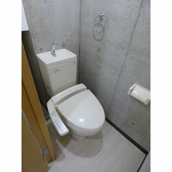 トイレ　掲載写真はモデルルームを掲載しております。実際のお部屋と仕様