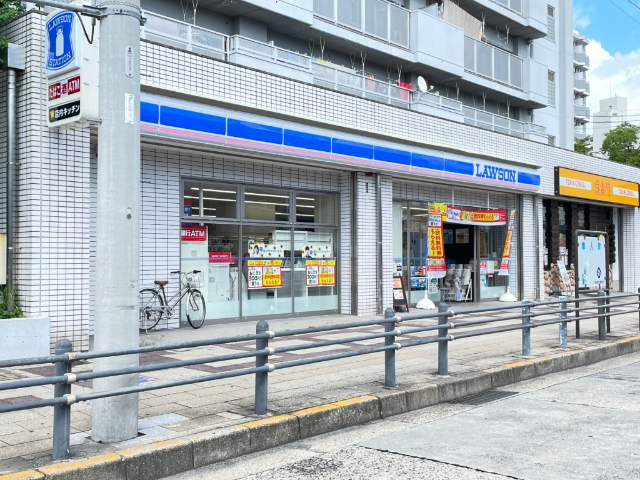 コンビニ　ローソン　いりなか駅ビル店（コンビニ）まで130m