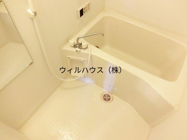 バス・シャワールーム　浴室乾燥機、追い焚き機能付きバス！