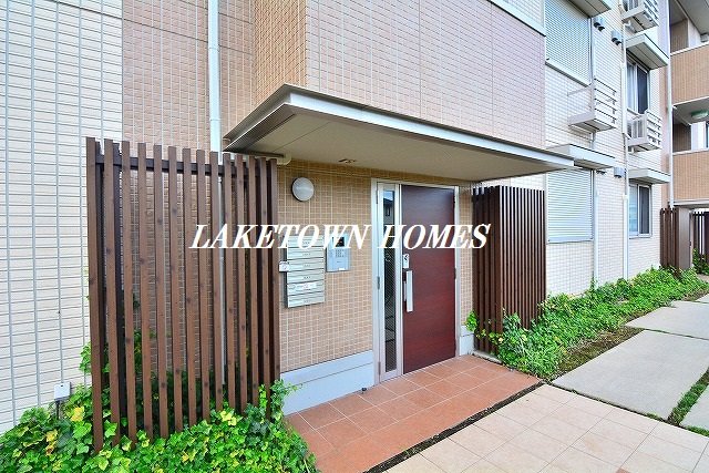 エントランス　オートロック付のエントランスです。