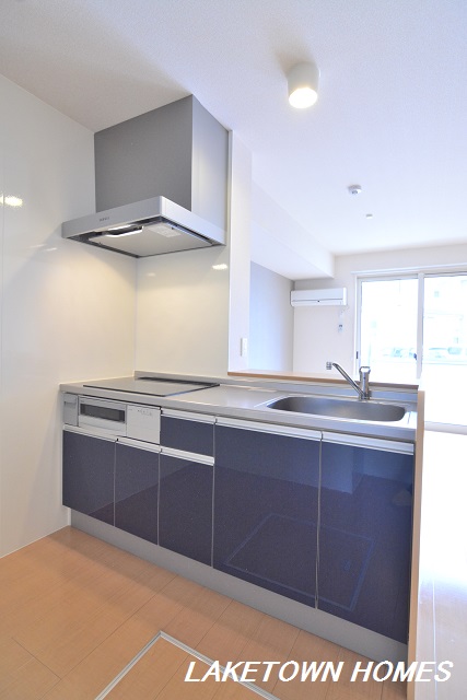 キッチン　グリル付３口ＩＨクッキングヒーターのシステムキッチンです。