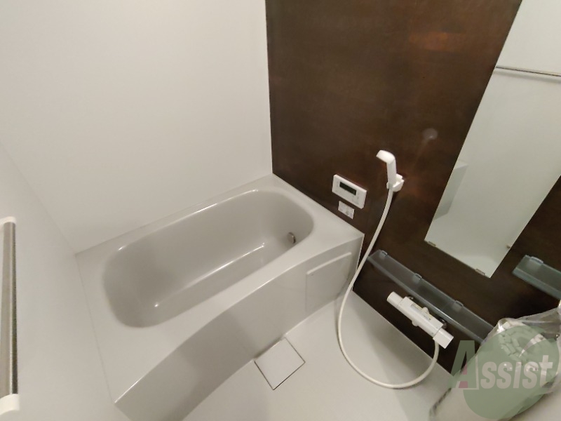 バス・シャワールーム　浴室は綺麗で追い焚きも付いて気持ちよくお過ごしいただけます。