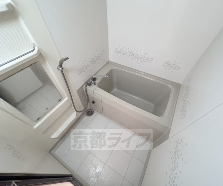 バス・シャワールーム　ゆったりとしたお風呂です。