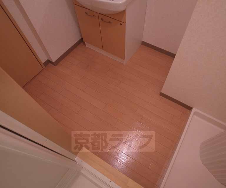 洗面設備　広い脱衣スペースです・