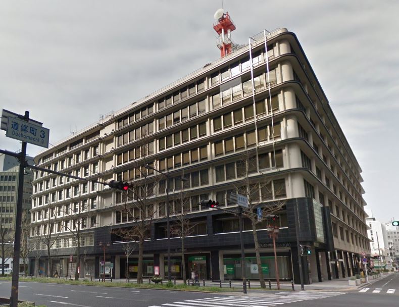 銀行　りそな銀行御堂筋支店（銀行）まで417m