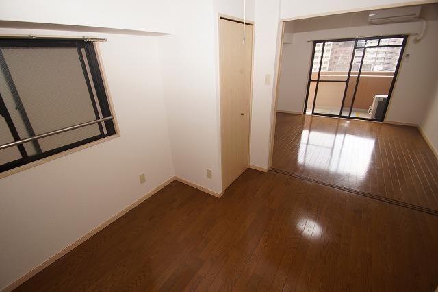 玄関　※同物件別部屋参考画像