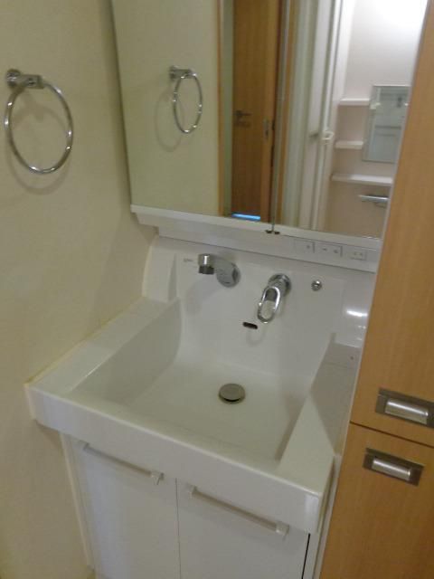 洗面設備　清潔な洗面台