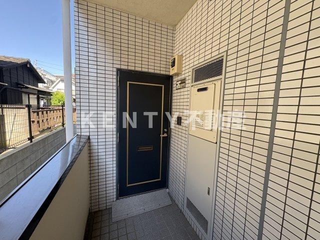 玄関　収納もある玄関です