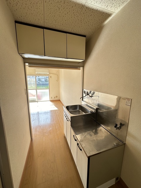 キッチン　別部屋参考写真です