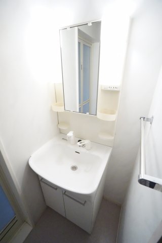 洗面設備　※同物件・反転タイプの写真です。