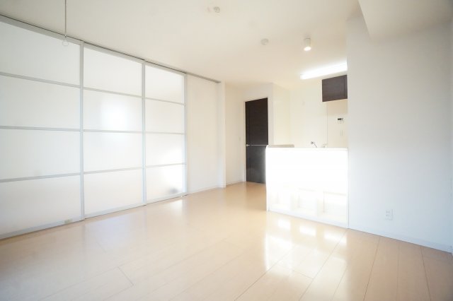 居室・リビング　※同物件・反転タイプの写真です。