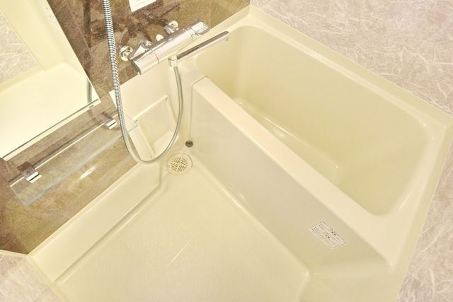 バス・シャワールーム　同物件別部屋写真