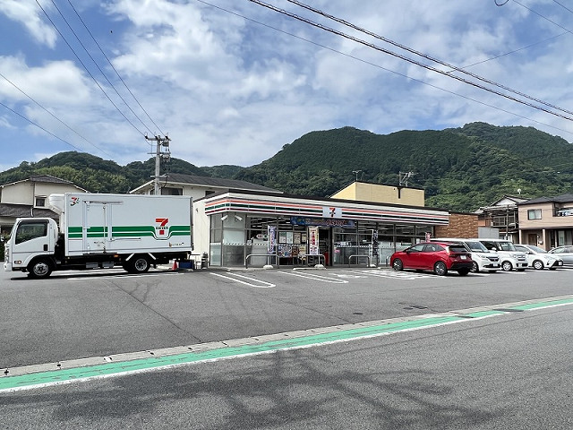 コンビニ　セブンイレブン別府立田町店（コンビニ）まで400m