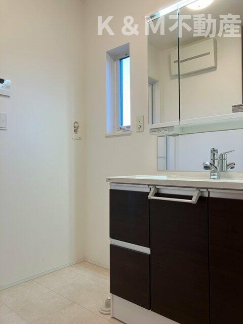 洗面設備　独立洗面化粧台付き