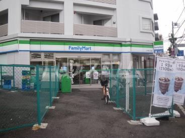 コンビニ　ファミリーマート上十条三丁目店（コンビニ）まで96m