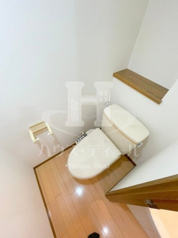 トイレ　別号室参考写真です