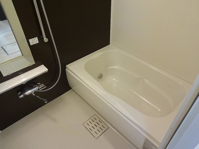 バス・シャワールーム　写真は反転のお部屋です