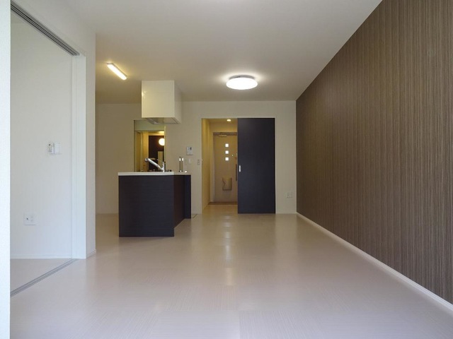 居室・リビング　写真は反転のお部屋です