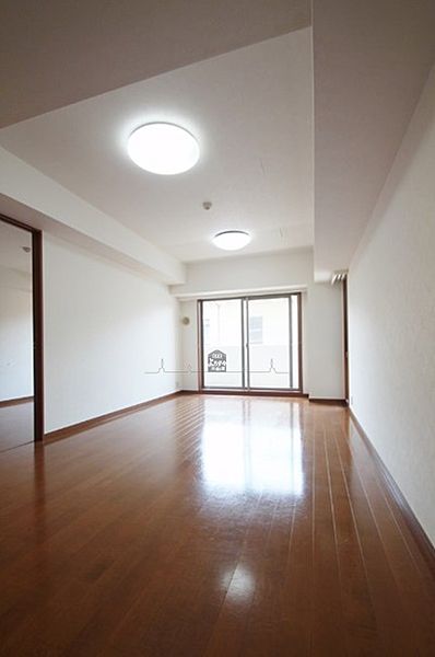 居室・リビング　※別部屋の参考写真です。