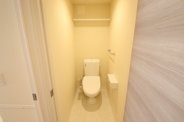 トイレ　※別室の参考写真の為、現況優先です。