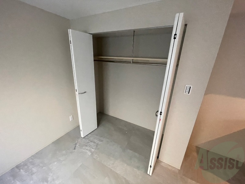 収納　クローゼットは奥行きもあり、荷物が多い方でも安心です。