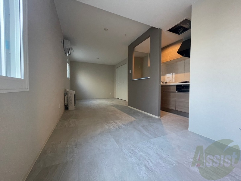 居室・リビング　リビングです。白を基調としていてお部屋全体が明るいですね！